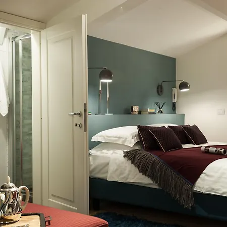 Lorena 3* Florence