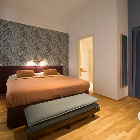 Frühstückspension Lorena 4*